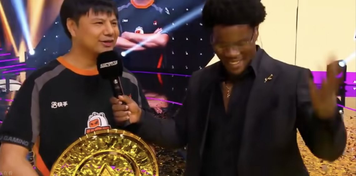 曾卓君EW, https