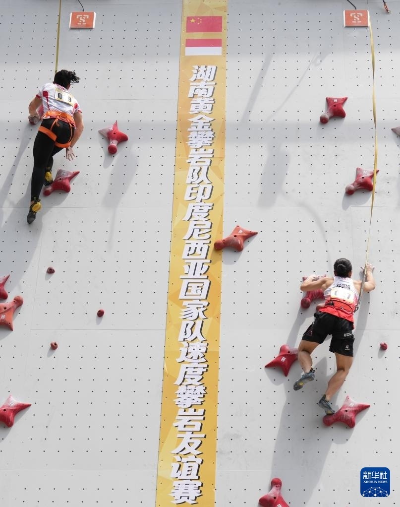 om, 军邓丽娟