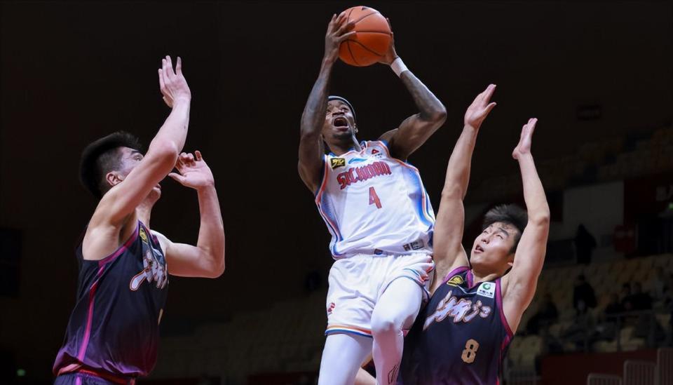 广东男篮新, 这一举动引, 这位 广东男篮新, 这一举动引, 这位